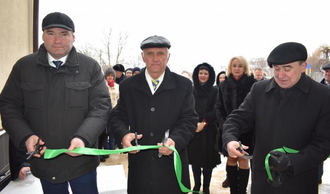 Сьогодні урочисто відкрив двері для нових мешканців багатоквартирний будинок по вул. Шевченка міста Кремінна.