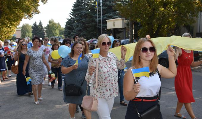Ми піднімемо наш прапор знову і знову!