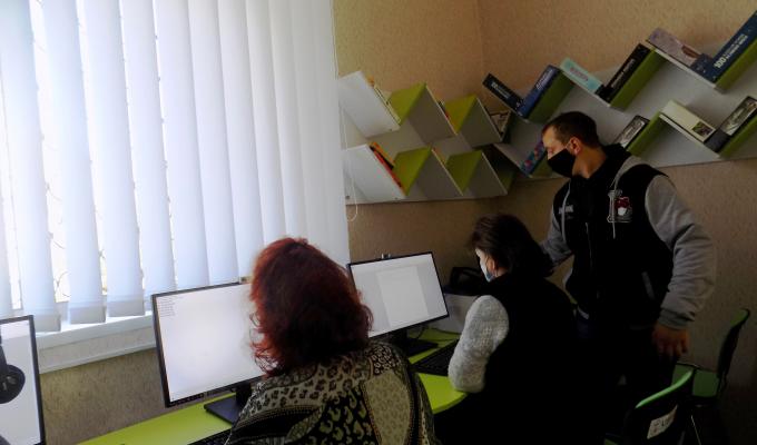 На базі центральної районної бібліотеки продовжує роботу школа комп’ютерної грамотності