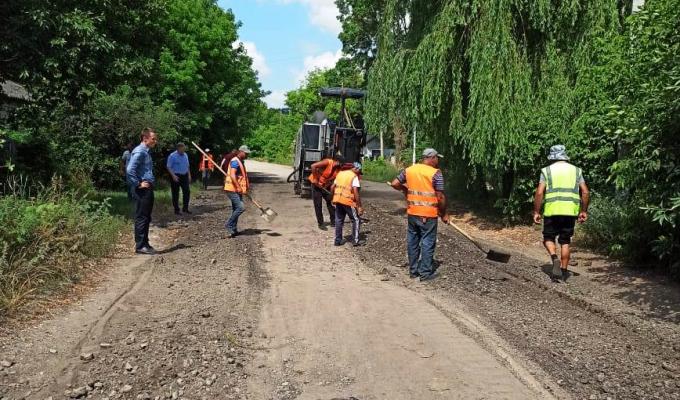 Розпочався ремонт дороги місцевого значення біля села Макіївка Кремінського району