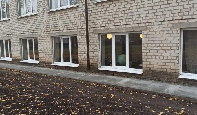 У Новокраснянській школі проведена заміна труб та споруджена отмостка фундаменту