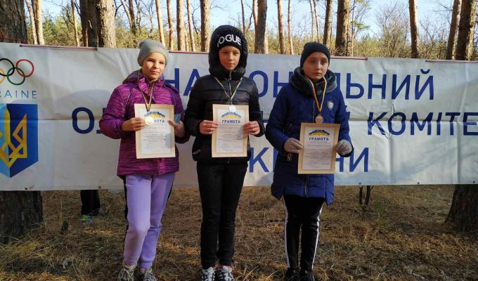 Юні легкоатлети із Кремінної  бігли легкоатлетичний крос у Старобільську