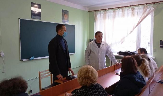Голова райдержадміністрації обговорив з керівниками закладів охорони здоров’я ситуацію із захворюваністю на COVID – 19 у Кремінському районі