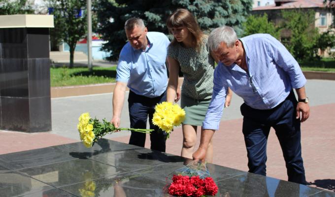 Сьогодні Кремінщина відзначила день скорботи і вшанування пам’яті жертв війни 