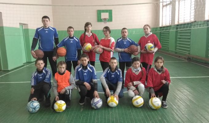 Волейбольні команди сільських навчальних закладів району визначили, хто кращий. 