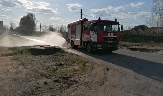 Рятувальники продовжують вживати комплексних заходів, спрямованих на протидію поширенню коронавірусної інфекції на територію Кремінського району