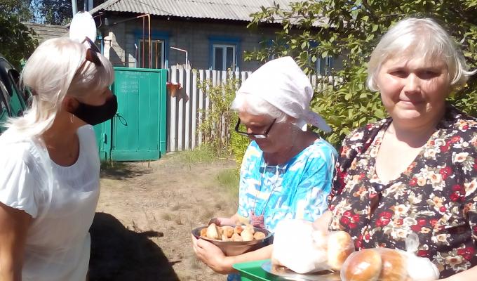 Завдяки  парафіяльному  благодійному  фонду «Карітас - Кремінна»  у Кремінському районі знову запрацював проект «Їжа на колесах»