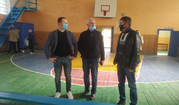 За рахунок районного бюджету планується провести  частковий ремонт у Новомикільській школі