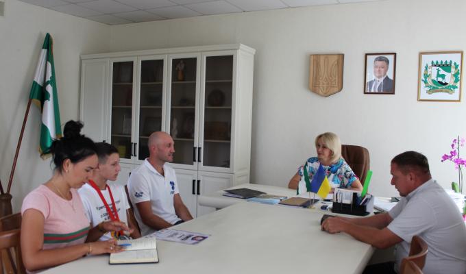 Голова райдержадміністрації Наталя Чехута привітала переможця міжнародного турніру з боксу Геннадія Чорнобая