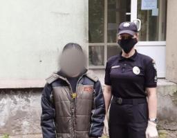 Дівчинка, що стала об’єктом домашнього насильства, наразі перебуває у місцевому лікувальному закладі