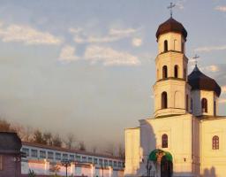 У Кремінському районі знаходиться п’ять культових будівель, які є пам’ятками архітектури.