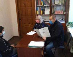 У Кремінському районі мешкає 60 родин опікунів чи піклувальників,  в яких виховуються 80 дітей