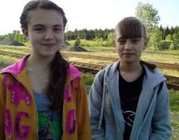 В Арт - каравані дружби візьмуть участь дві учениці Кремінської районної художньої школи. 