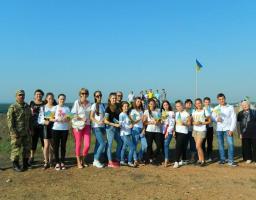 «Більше ніж символ!» - у Кремінній до Дня Конституції України пройшла патріотична акція
