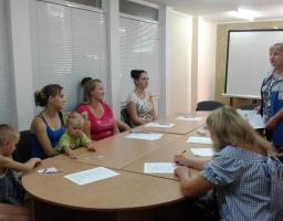 На базі Кремінського районного центру соціальних служб працює центр для родин, які опинились у складних життєвих обставинах