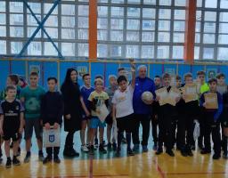Днями на базі спортивного комплексу «Олімп» відбулась першість району з міні-футболу серед команд закладів освіти Кремінського району.
