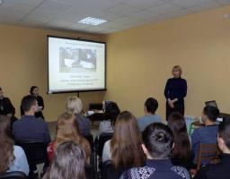 У Кремінній запалили «свічку пам’яті» на знак вшанування жертв Великого терору. 