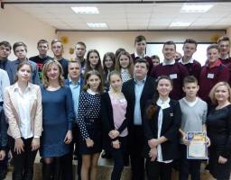 Влада має залучати молодь до прийняття управлінських рішень.