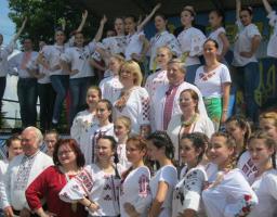 Флешмоб до Всесвітнього дня вишиванки пройшов у Кремінній. 