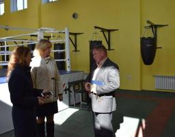 До кінця жовтня п. р. буде завершено другий етап робіт по облаштуванню зали боксу Кремінської ДЮСШ. 