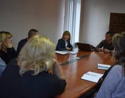 В райдержадміністраціїї 7 листопада відбулась нарада за участі заступника начальника управління зовнішніх зносин та зовнішньоекономічної діяльності ОДА Валентини Колесник. 