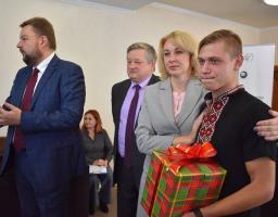 Кремінянин Олексій Шевченко отримав ключі від власного житла. 