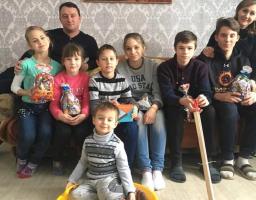 Напередодні Новорічних та Різдвяних свят до прийомних сімей та дитячих будинків сімейного типу завітали гості. 