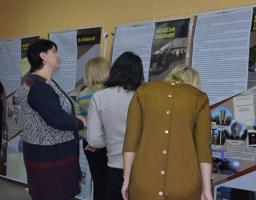 Сьогодні в районній бібліотеці відкрилась пересувна виставка «Голодомор 1932-1933. Геноцид голодом». 