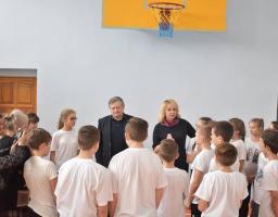 У Кремінській школі – гімназії уроки фізичної культури проводяться у капітально відремонтованій залі.