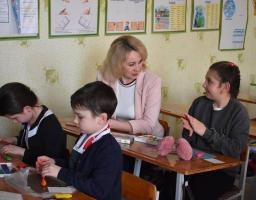 Днями голова Кремінської районної державної адміністрації Наталія Чехута та т. в. о. начальника відділу освіти Людмила Горбачова завітали з робочим візитом до НВК «Кремінський ЗЗСО І-ІІІ ст. №3 - ЗДО». 