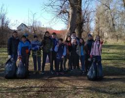 В районі триває весняне прибирання. 