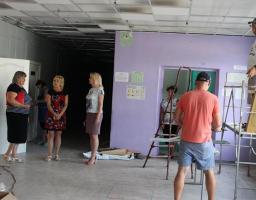 В освітніх закладах району продовжуються роботи з впровадження нового освітнього простору для Нової української школи та розпочалися ремонти дитячих садочків та шкіл, заплановані на літній період. 