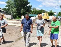 Голова райдержадміністрації Наталя Чехута ознайомилась із ходом будівництва спортивної зали у міській школі № 2.