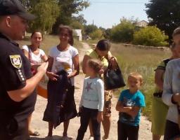 У Кремінній співробітники поліції провели профілактичний захід, спрямований на попередження домашнього насильства