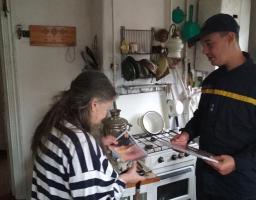 З підопічними територіального центру по наданню соціальних послуг працювали фахівці ДСНС.