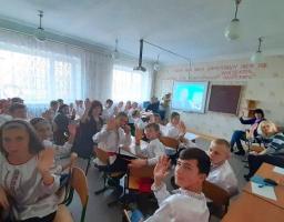 Нас багато, ми різні, але нас усіх об’єднує мова.