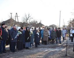 Забуттю не підлягає: у Кремінній пройшла траурна акція до Дня пам’яті жертв голодоморів в Україні.