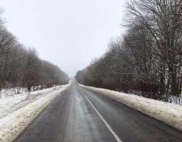 З 20 листопада філією «Кремінський райавтодор» здійснюється цілодобове чергування диспетчера, водіїв та механізаторів - навантажувачів для ліквідації наслідків негоди на автомобільних дорогах загального користування Кремінського району.