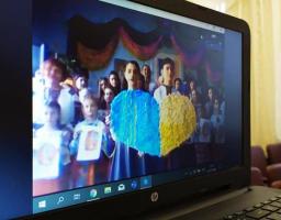 Молодіжні акції "Ланцюг єдності", скайп - зустрічі з районами - побратимами, класні години та інше - у закладах освіти та культури проходять заходи до Дня Соборності України.