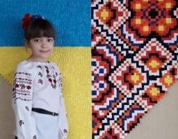 Особливе місце в роботі всіх гуртків та об’єднань районного будинку дитячої творчості посідає національно-патріотичне виховання засобами декоративно-вжиткової творчості.