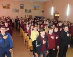 В закладах освіти Кремінського району вшанували Героїв Небесної Сотні, які загинули під час Революції Гідності на Майдані Незалежності.