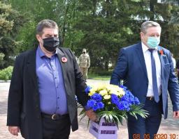 До Дня пам’яті і примирення: на Кремінщині пройшла акція «Квіти пам’яті»