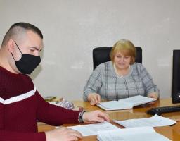 Триває упорядкування документації відділу освіти Кремінської РДА для подальшої передачі в архівні установи