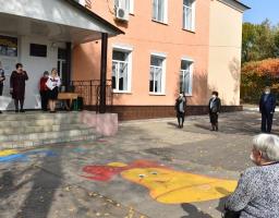 На фасаді рідної школи з’явилась пам’ятна дошка її учню – атовцю Віктору Чорнобаю