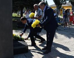 Керівники району поклали квіти до пам’ятника Кобзарю