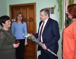 Кремінянці Ользі Чорнобай вручено державну нагороду. 