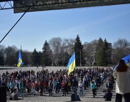 У Кремінній встановлювали рекорд України з колективного читання поезії Кобзаря