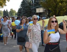 Ми піднімемо наш прапор знову і знову!