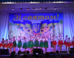 17 квітня у районному будинку культури пройшов обласний огляд-конкурс майстрів мистецтв та аматорів народної творчості «Луганщина - світанок України".