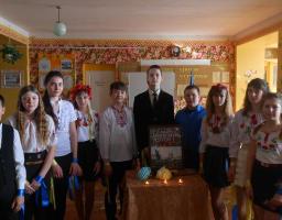20 лютого колективи та вихованці закладів освіти вшановували загиблих на Майдані. 